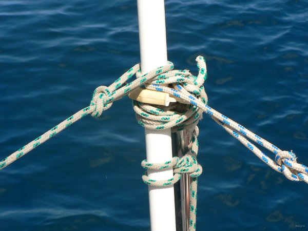 8- Reparation sommaire de la fixation de l'antenne BLU 